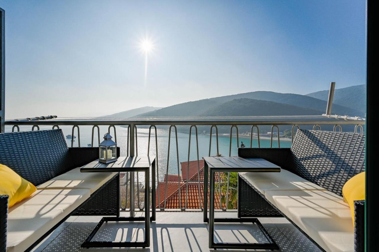 Apartment Noemi With A Direct Beach View Rabac Exterior photo
