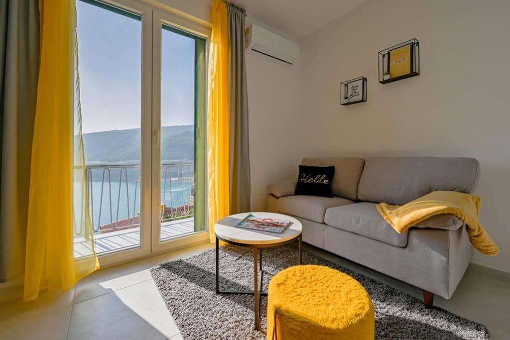Apartment Noemi With A Direct Beach View Rabac Exterior photo