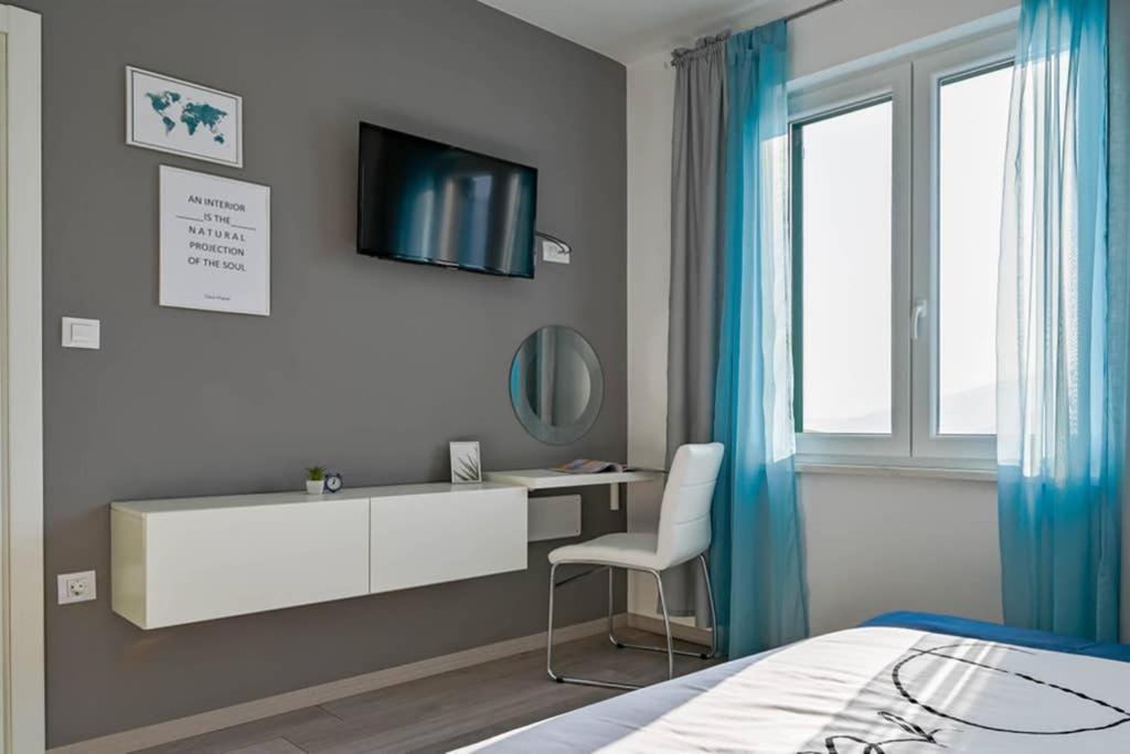 Apartment Noemi With A Direct Beach View Rabac Exterior photo